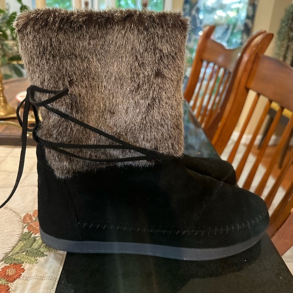 Toms Shoes - Toms Suede And Fur Women's Moccasin Boots